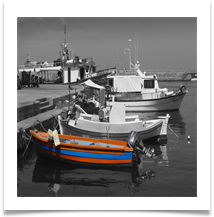 BOATS IN THE HARBOUR - Des Hawley